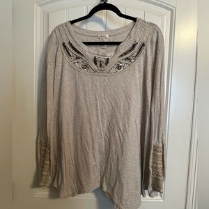 XL Gray Sundance Tshirt. Embroidered sleeves. Bejeweled neckline. Lightweight.